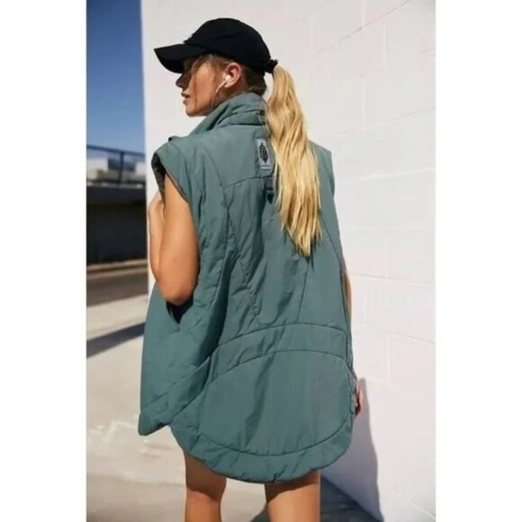 NWT Free People Movement Slalom Reversible Fleece Vest Stellar Green Grey Medium - Picture 5 of 7